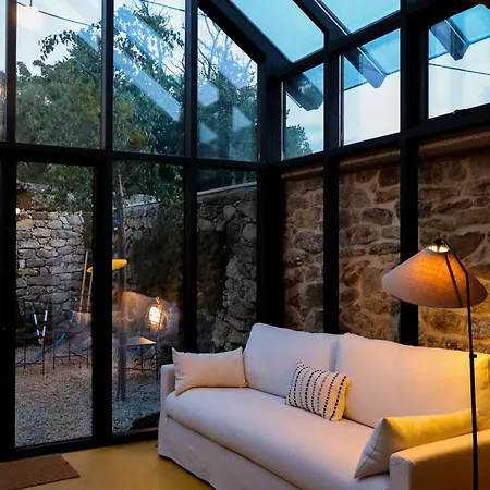 Fugahouse - Art, Nature & Venkovský dům Pretarouca